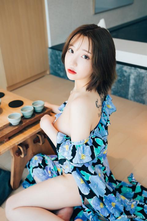 Son Ye-Eun - Lover in Hotel